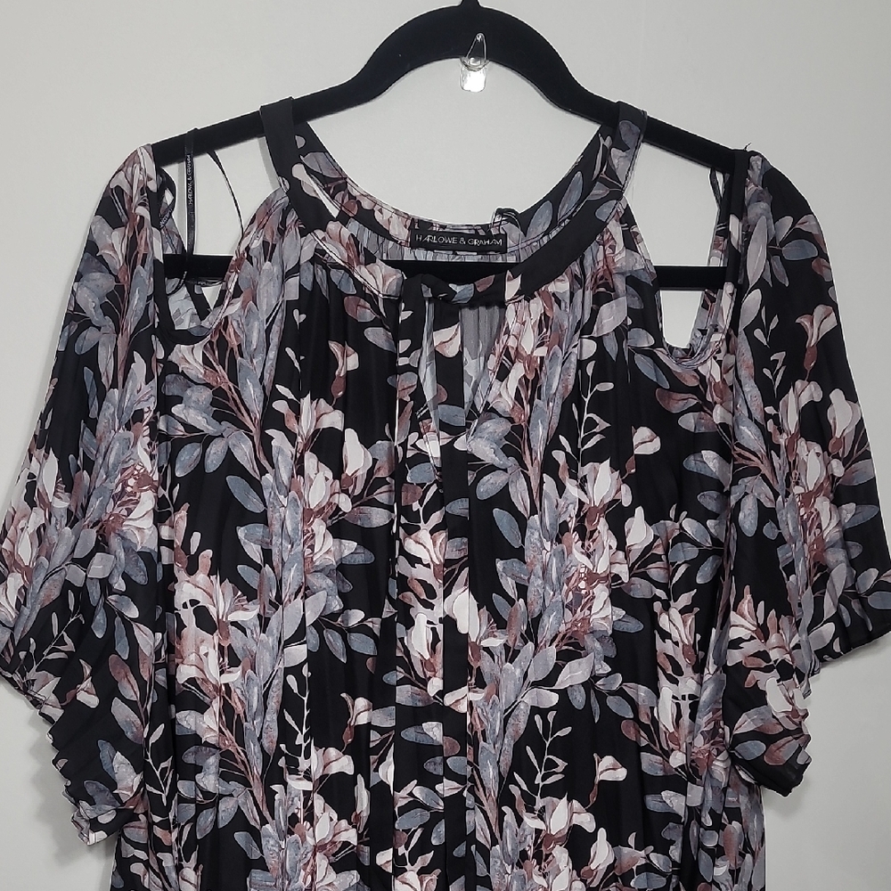 Harlowe & Graham Loose Fit Black and Pink Floral Pleat Print Blouse